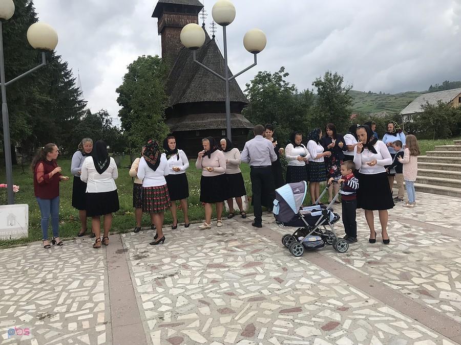panie odświętnie ubrane