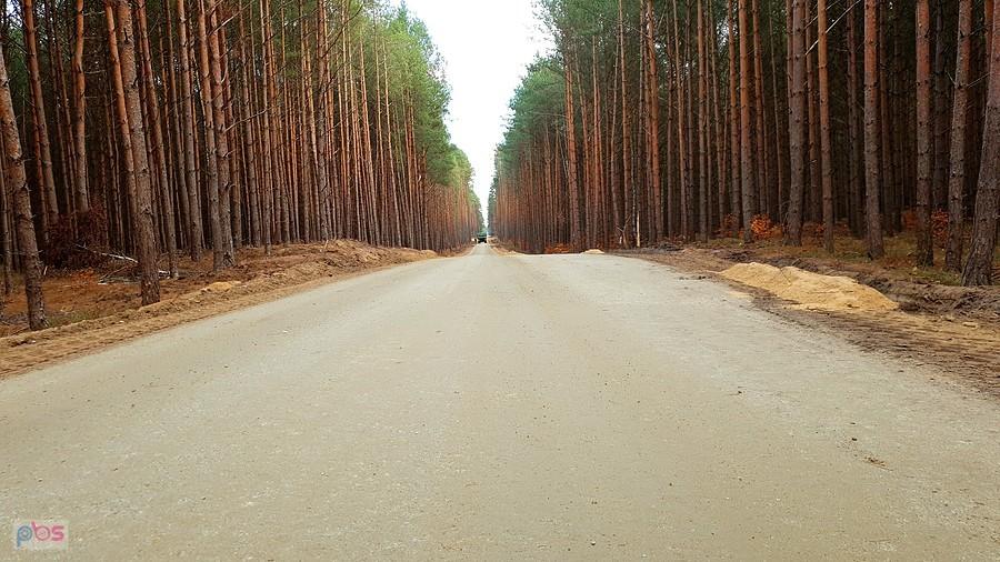 Wyremontowana leśna droga ze Zdunowa do Niedźwiedzia.