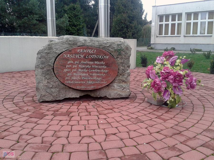 W hołdzie poległym lotnikom