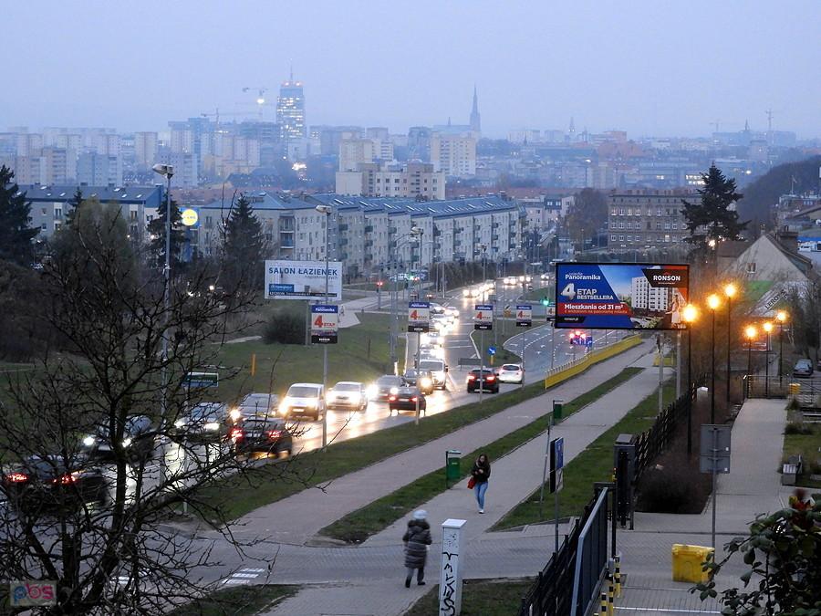 Szczecin o zmroku, widok z ulicy Krasińskiego.