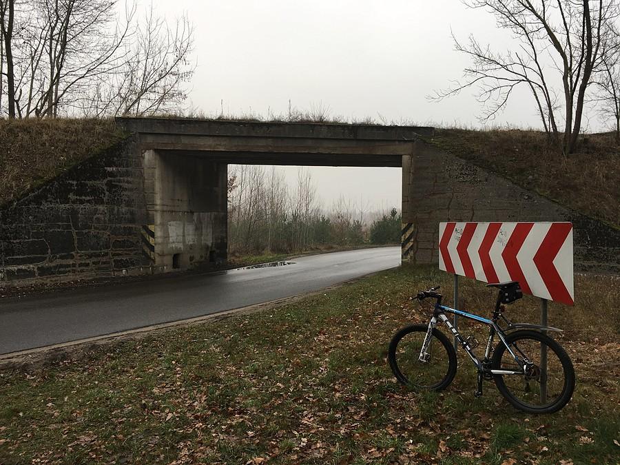 trasa Czarnków - Romanowo / wiadukt nieczynnej linii kolejowej