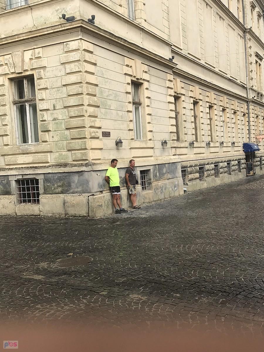 schronienie przed deszczem