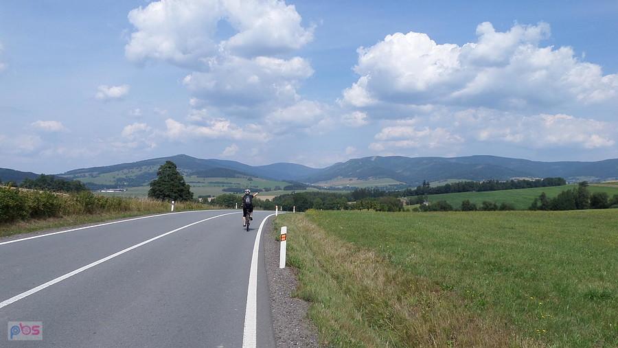 Widok z Kralyk w stronę Śnieżnika
