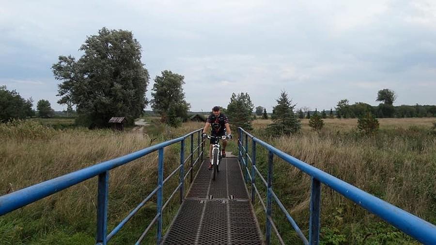 Mostek , lub kładka jak kto lubi nad rzeką Błotnicą