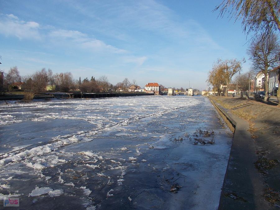 Pierwsze w tym sezonie lody na rzece Elbląg