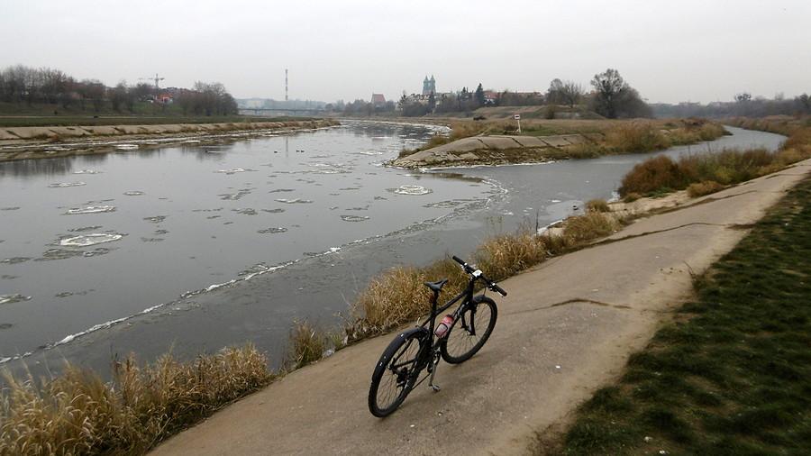 Na Warcie dryfuje śryż, a Cybina zamarza