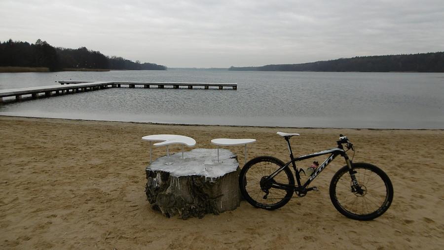 Na południowej plaży nad Kierskim cisza i spokój