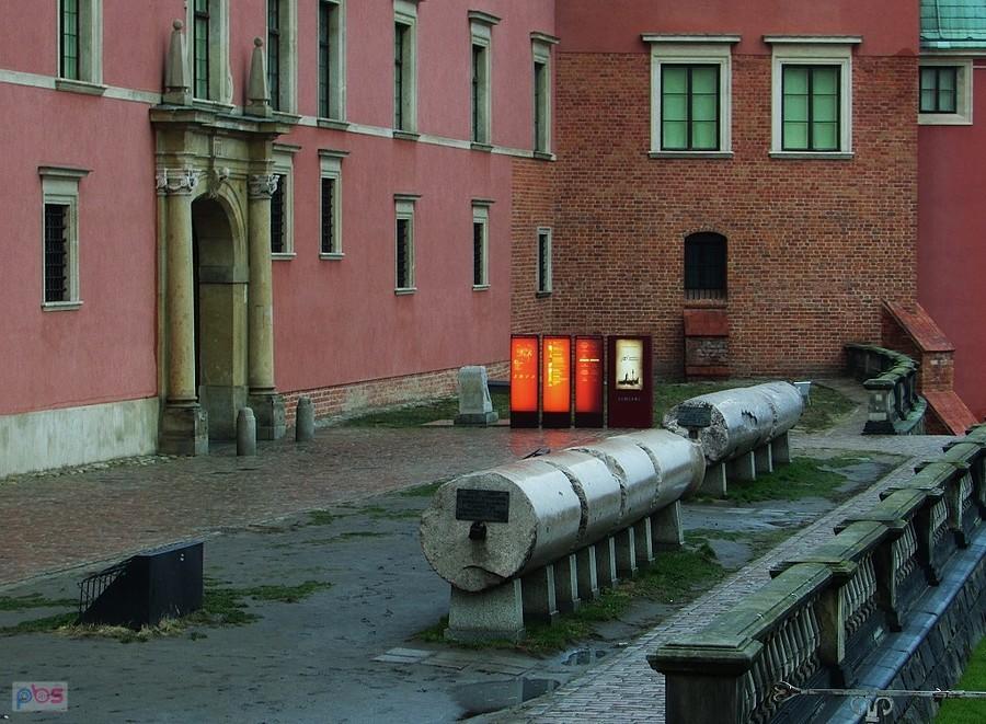 Stara kolumna przy Zamku Królewskim