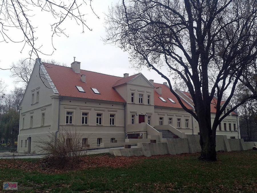 Zespół dworsko-parkowo-folwarczny w Dobrej