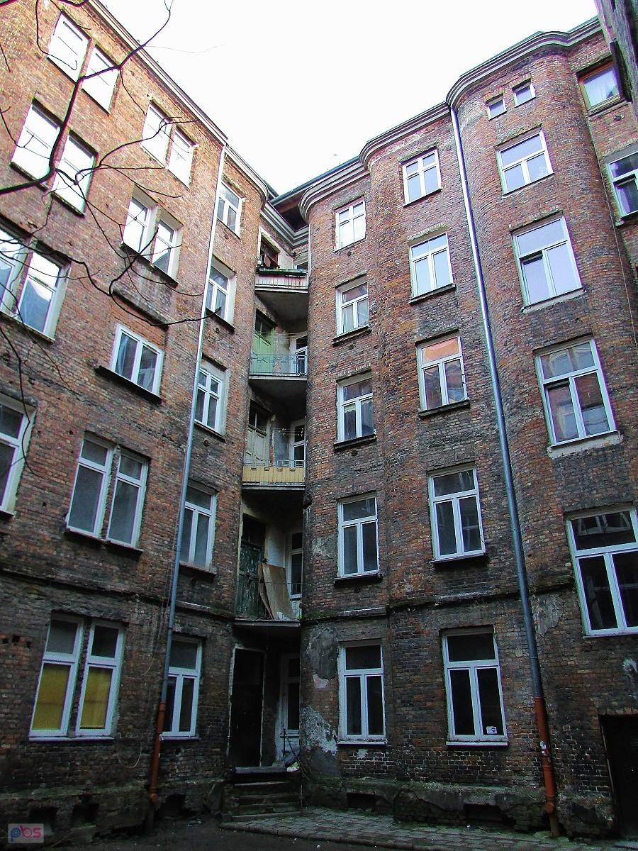 Studnia kamienicy przy Waliców 10
