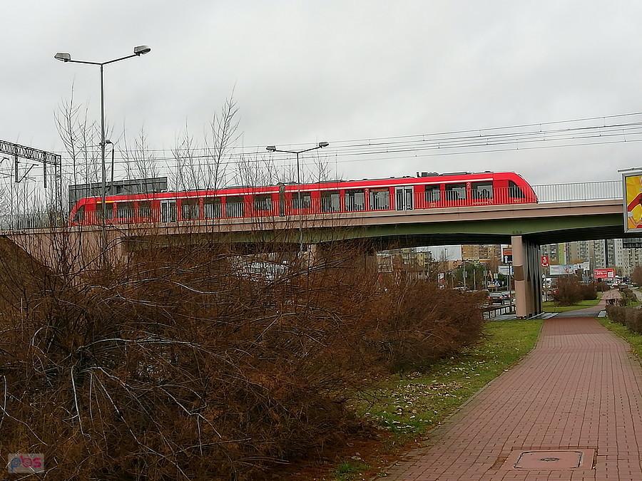 Pociąg nad ulicą Południową.