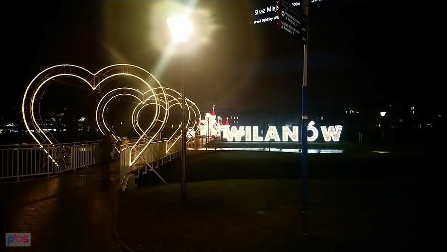 Świąteczna iluminacja w Miasteczku Wilanów (Lemingrad)