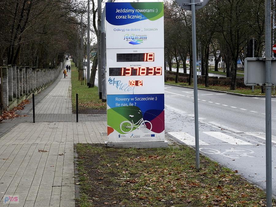 Tym razem przeszedłem obok licznika. Stosunkowo mało rowerów było przede mną.