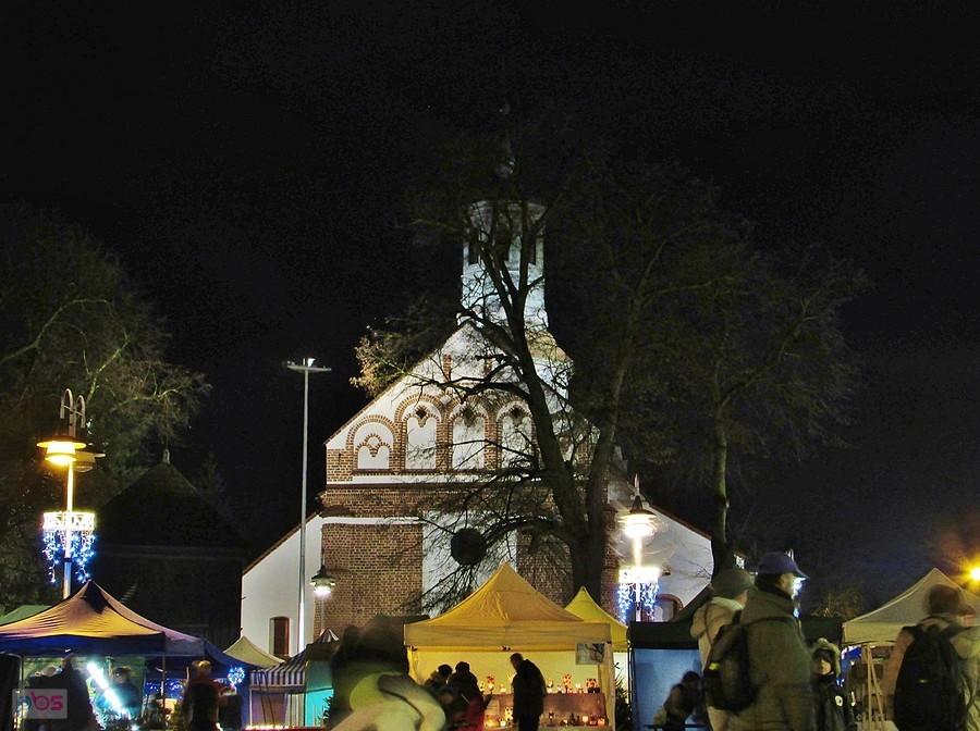 Kramy jarmarczne na piaseczyńskim rynku
