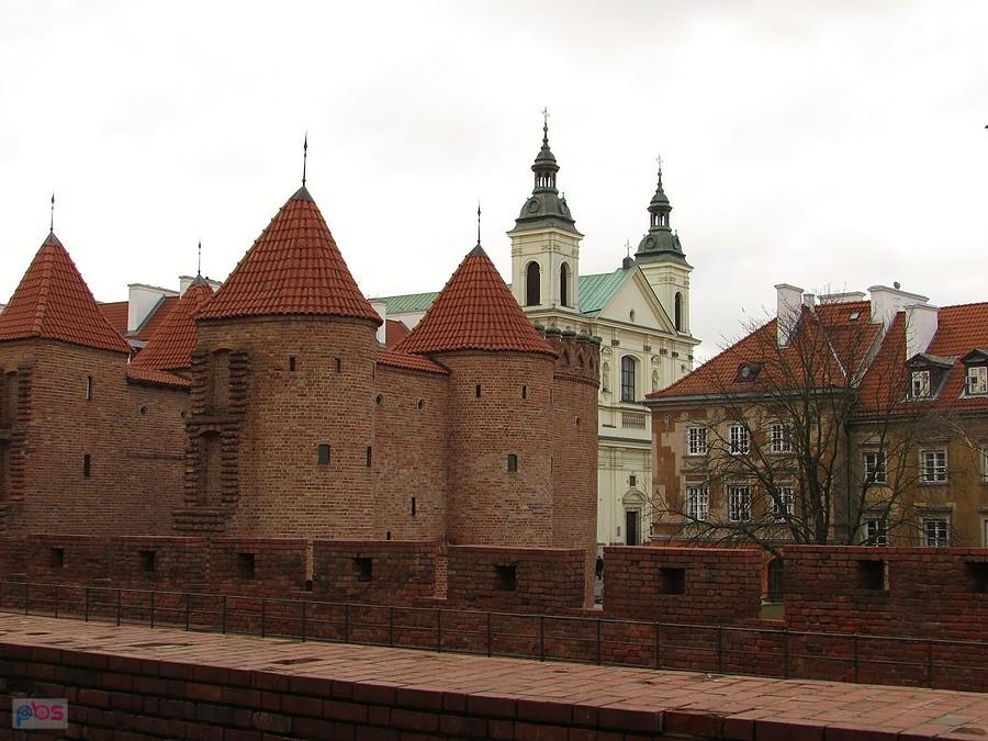 Barbakan i kościół paulinów