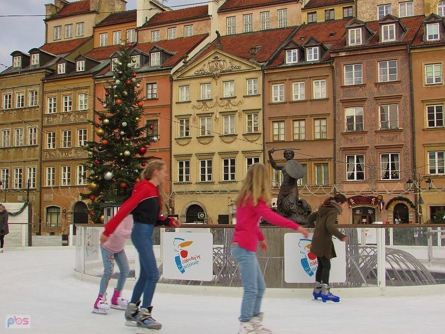 Rynek Staromiejski - lodowisko i choinka