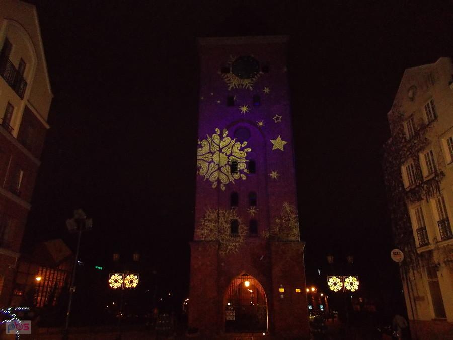 Brama Targowa z świąteczną iluminacją