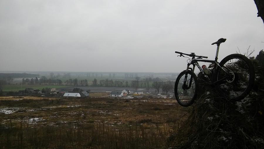 W Dymaczewie Starym trochę zniwelowali otwartą przestrzeń z niby widoczkiem