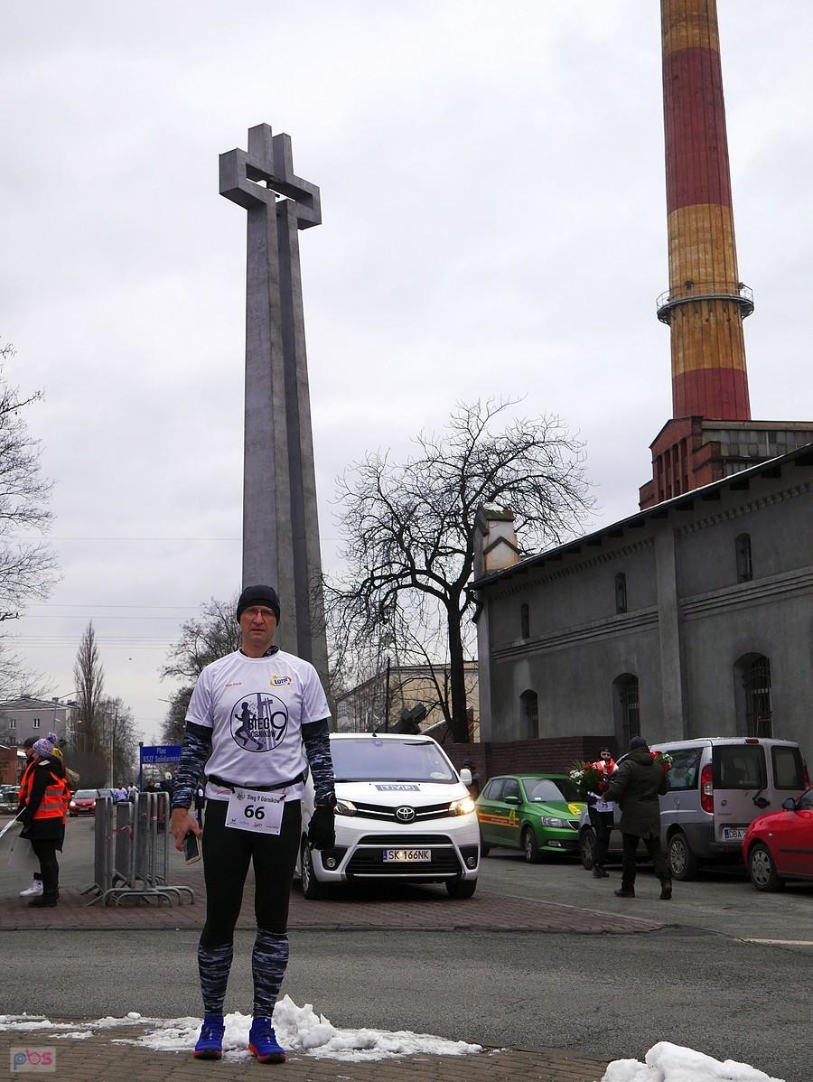 W tle krzyż