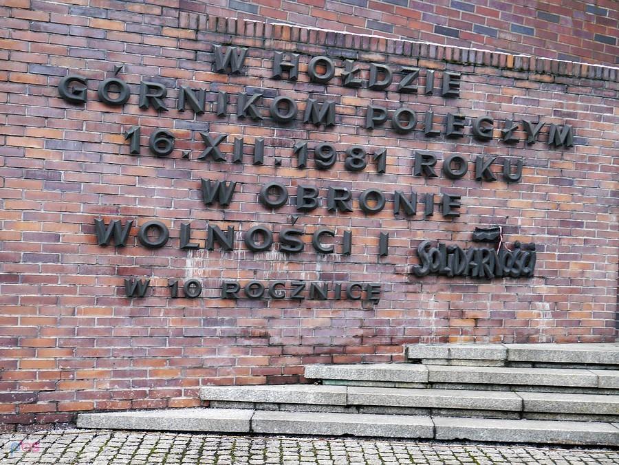 W hołdzie poległym