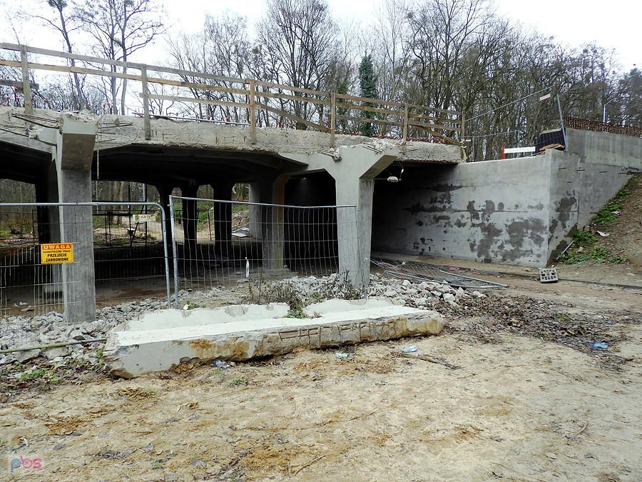 Remont wiaduktu w pobliżu Arkonki trwa.