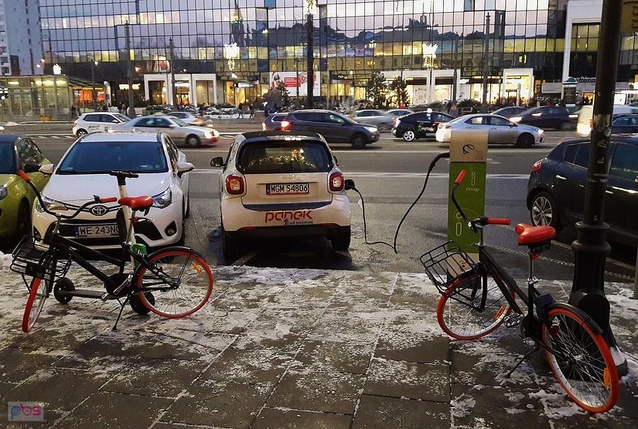 Acro z bagażnikiem, hulajnoga i elektryk