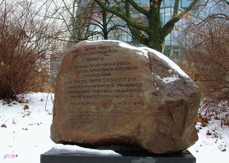 Kamień PPS na pl. Grzybowskim
