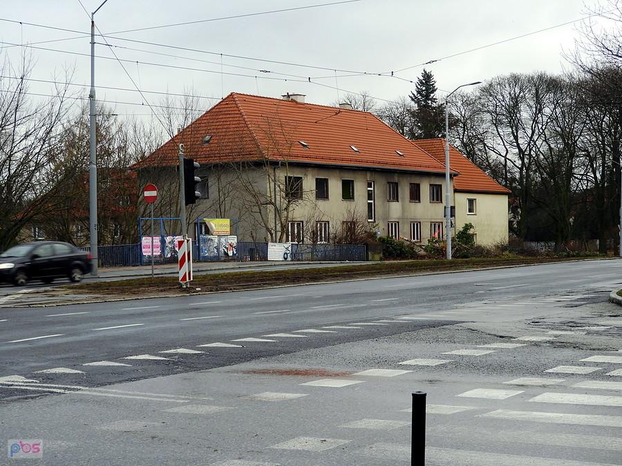 Zdjęcie dla pamięci, bo budynek ze zdjęcia wkrótce zostanie rozebrany.