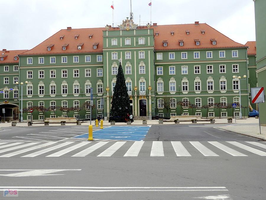 Urząd Miasta świątecznie.