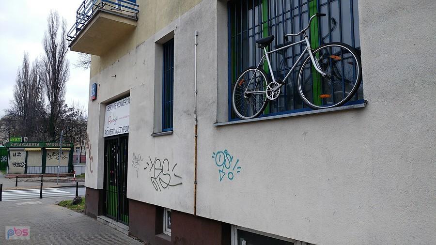 Serwis rowerowy - chyba od niedawna, bo wcześniej go tu nie widziałam