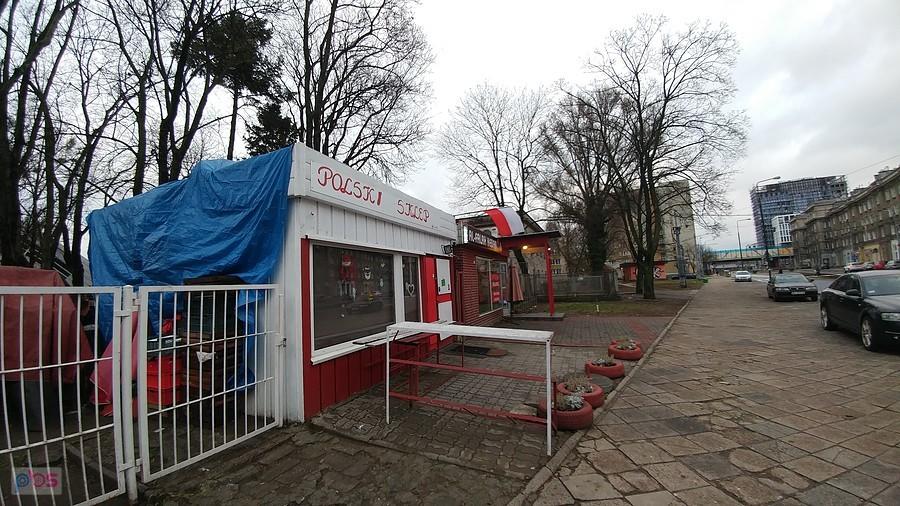 Polski i Turecki sklep heh - W tym zagranicznym to wiadomo kebaby, a w tym polskim to nie wiadomo co. Może chińskie adidaski można kupić :P :D