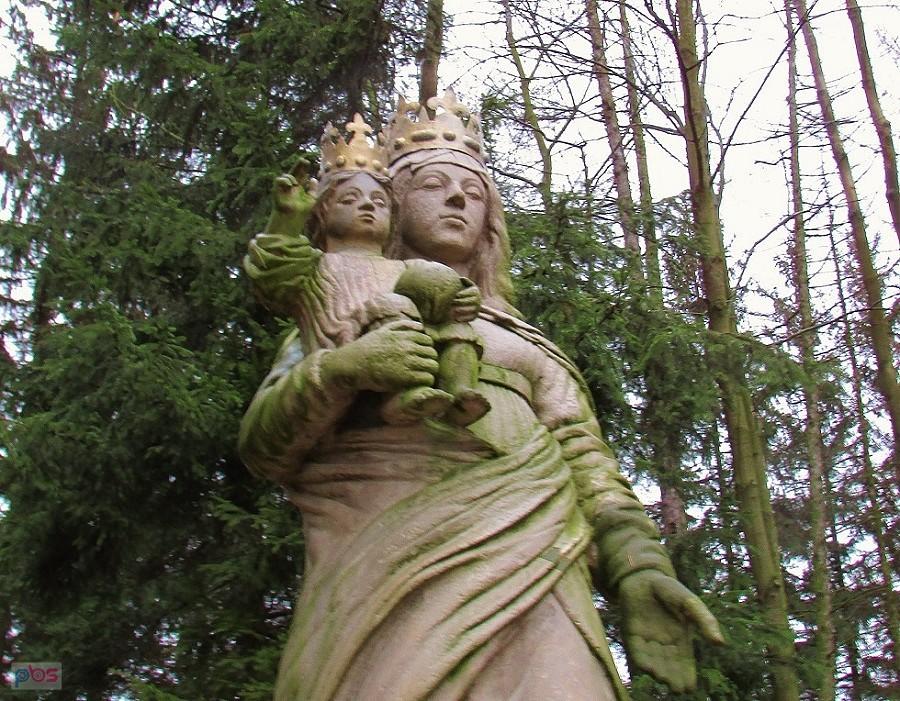 Figura NMP na polanie przy Wieczerniku