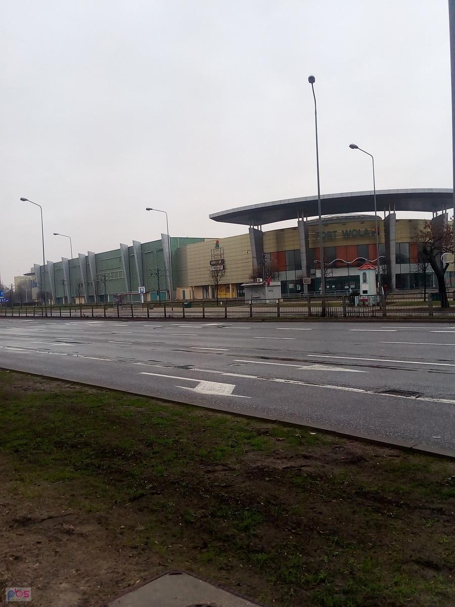 Zamknięte od roku lub dłużej centrum handlowe przy Połczyńskiej