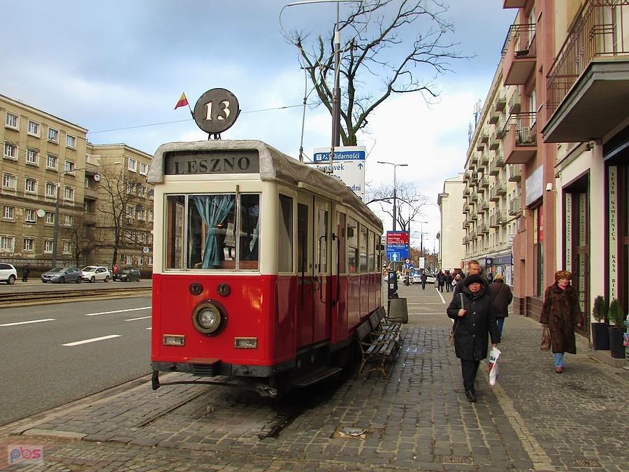 Berlinka przed Teatrem Kamienica