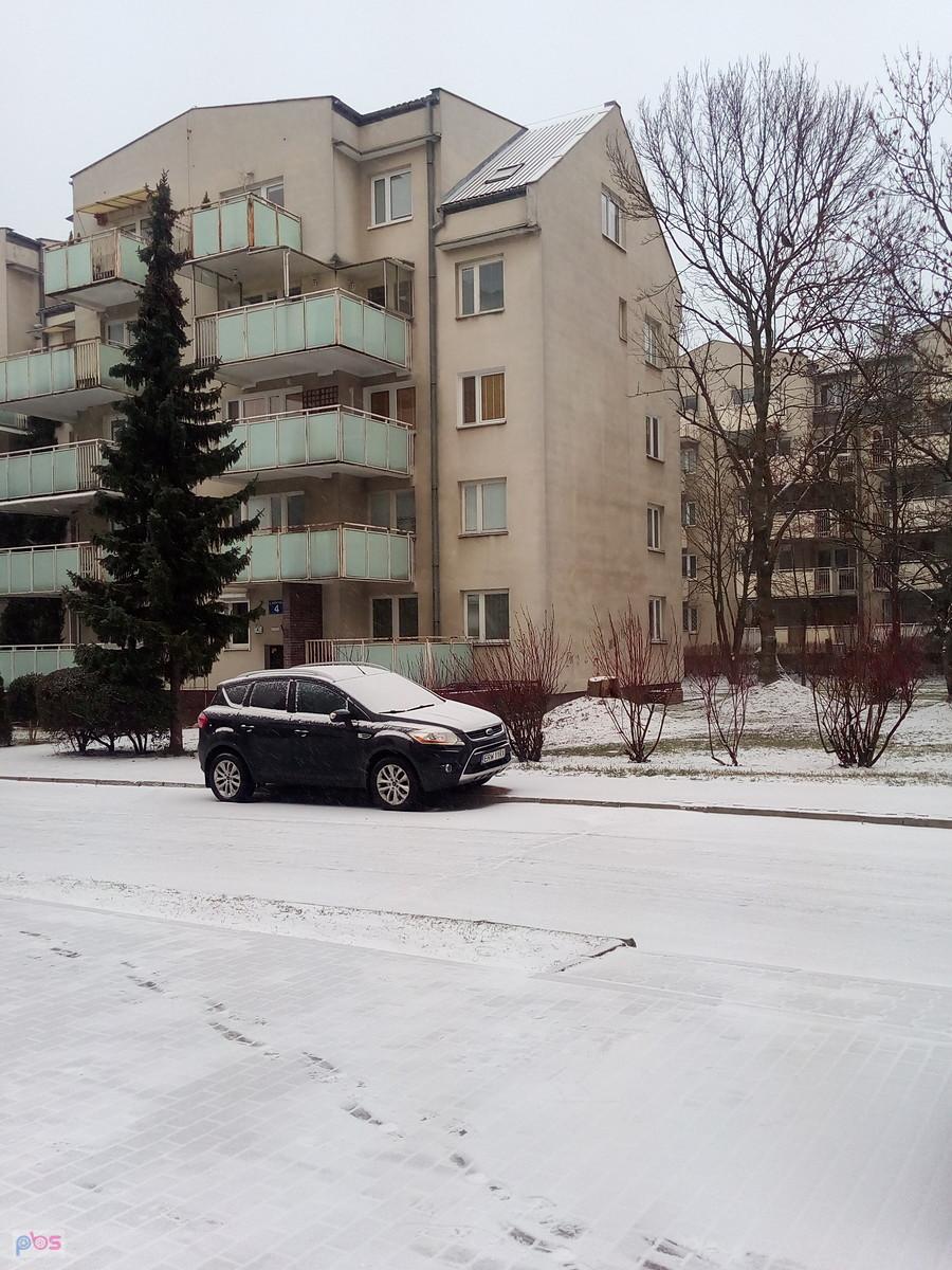 Od południa sypie drobny śnieg