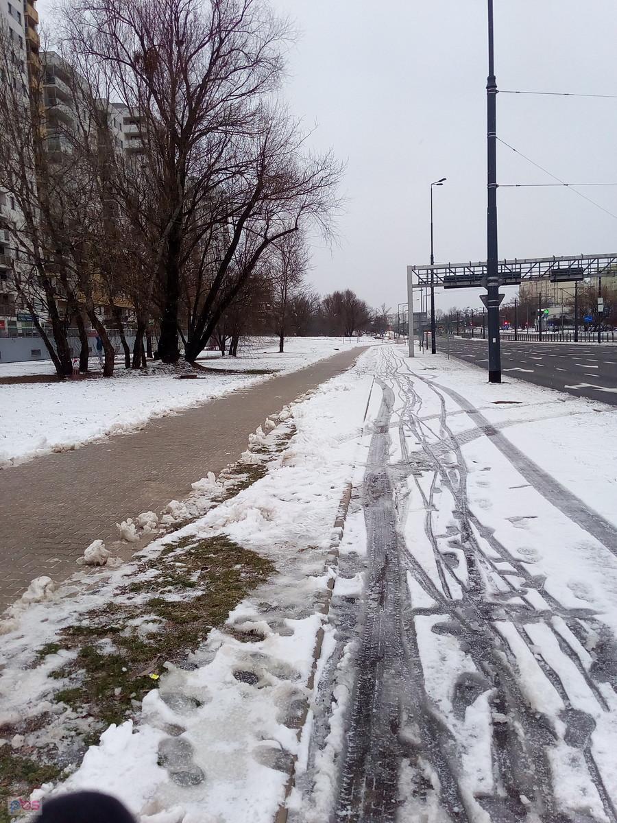Ddr na Powstańców Śląskich jak zawsze nieodśnieżana