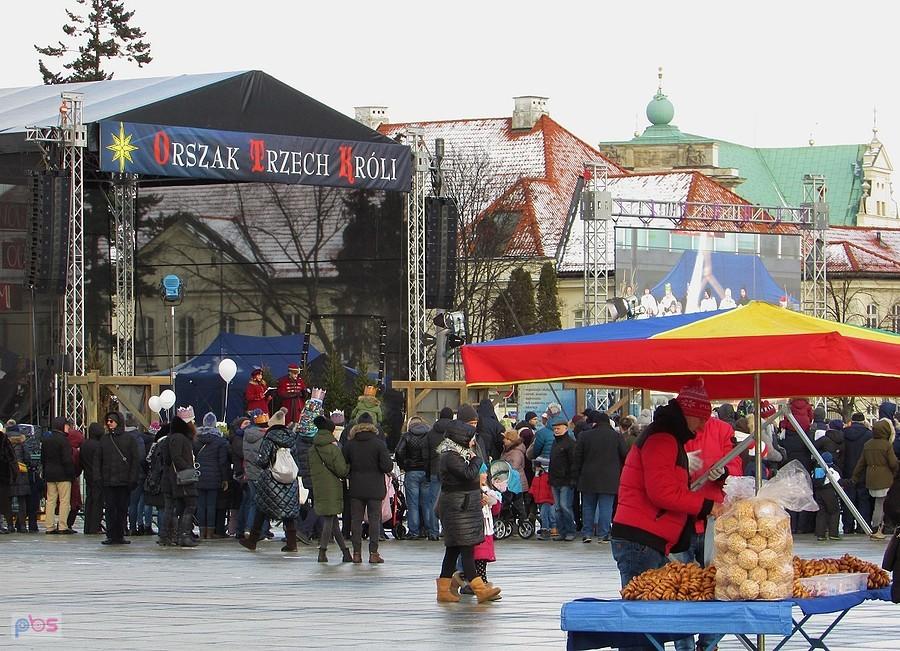 Na placu Piłsuskiego finiszuje Orszak Trzech Króli