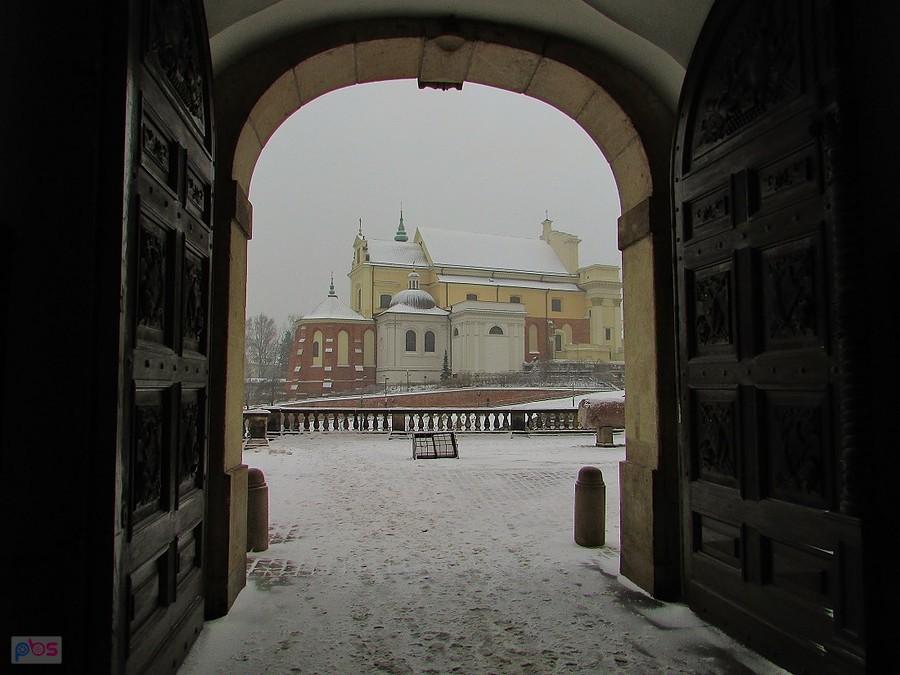 Widok z bocznej bramy Zamku Królewskiego