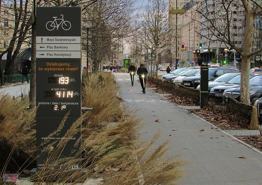 Licznik na Świętokrzyskiej podbijają hulajnogowcy