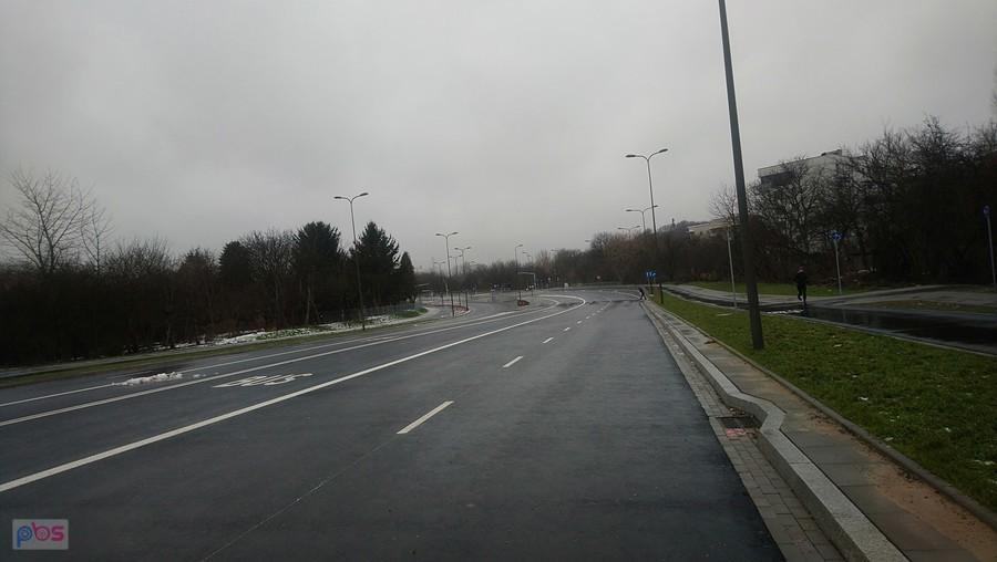 Nadal nieoddana Aleja Polski Walczącej - widok w stronę Czerniakowskiej