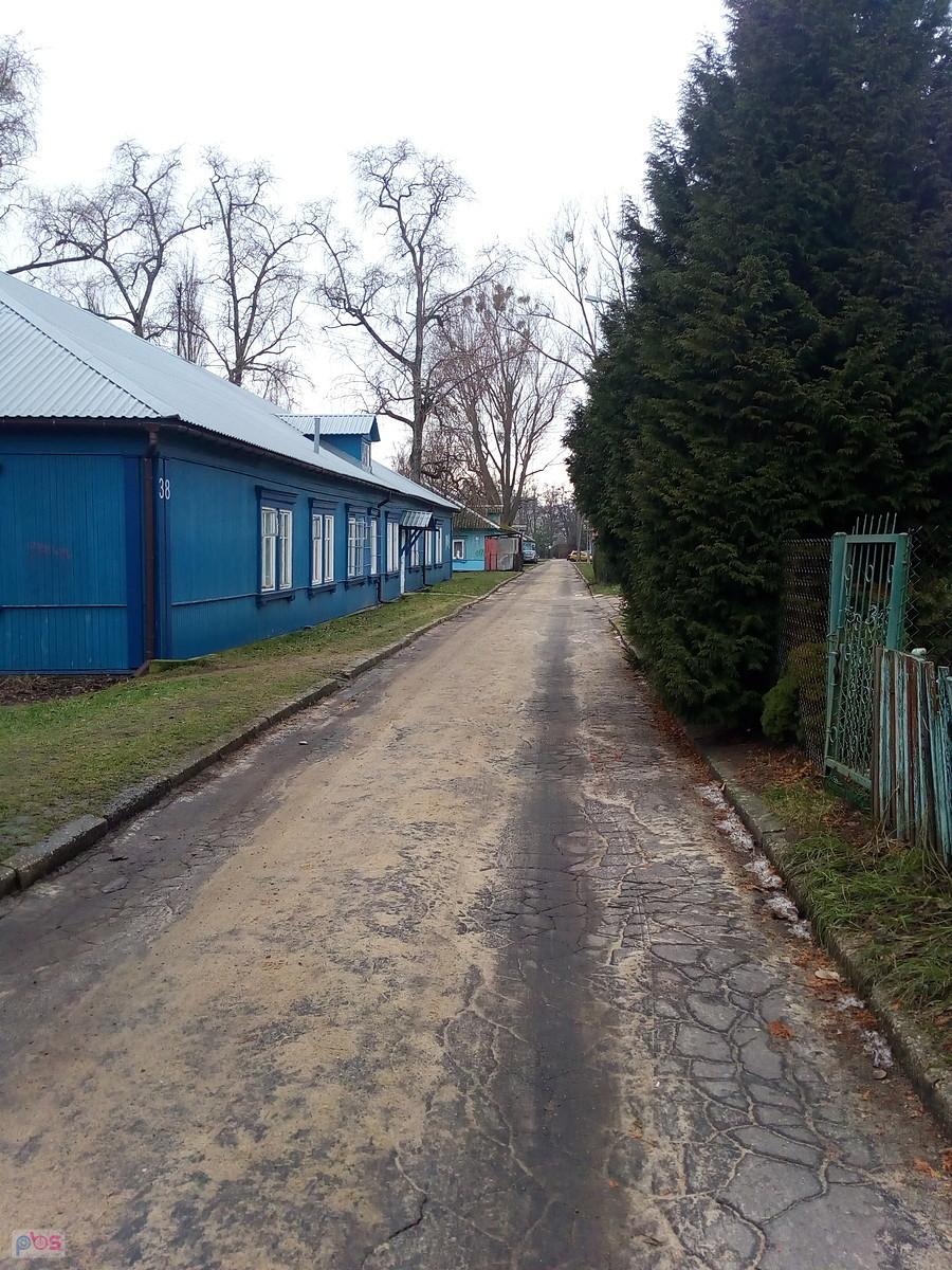 A na "Przyjaźni" po śniegu został piasek, którym ten śnieg posypywano