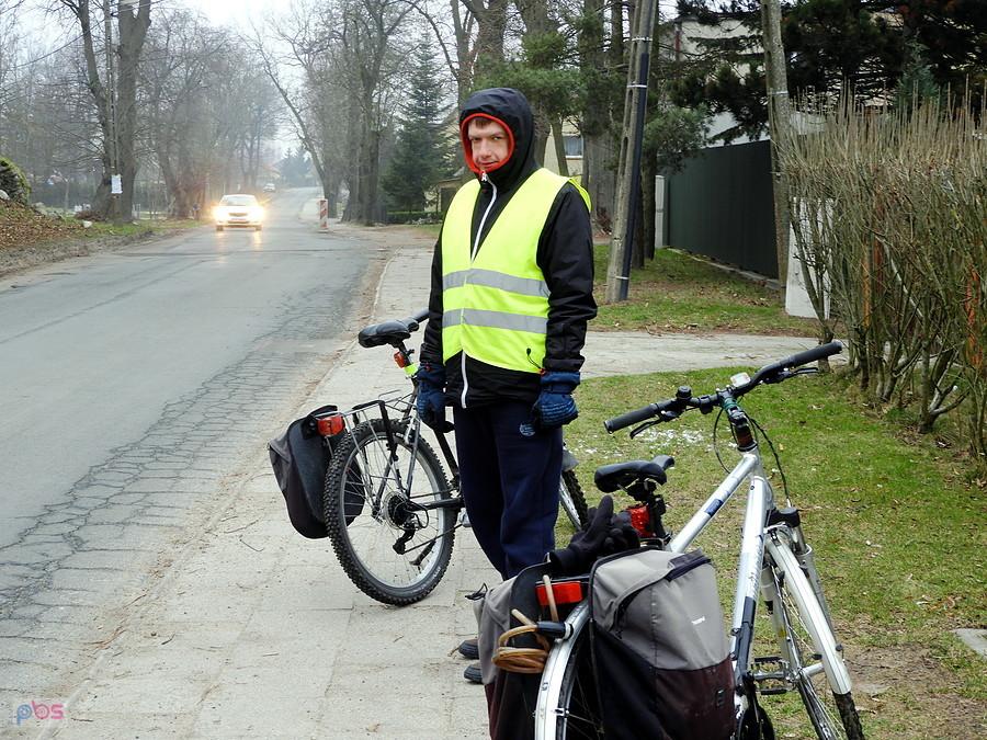 Chwila odpoczynku w Będargowie - na zdjęciu Kuba i nasze rowery.