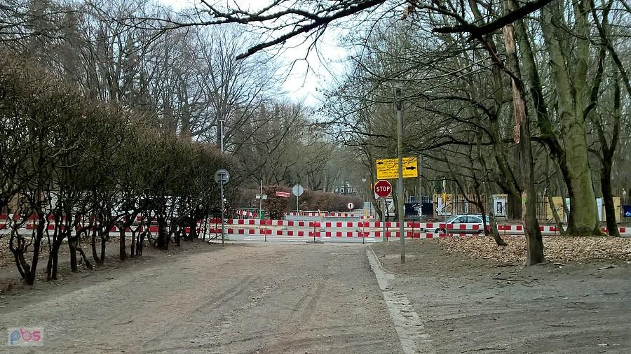 Tuż przed ulicą Zaleskiego.