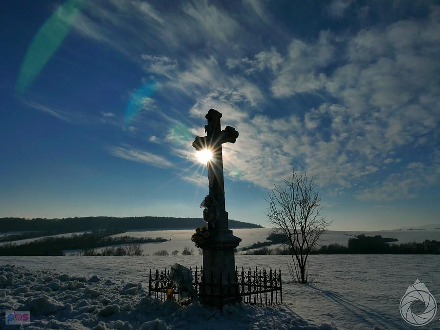 krzyż na przełączce przed Mikulasovą