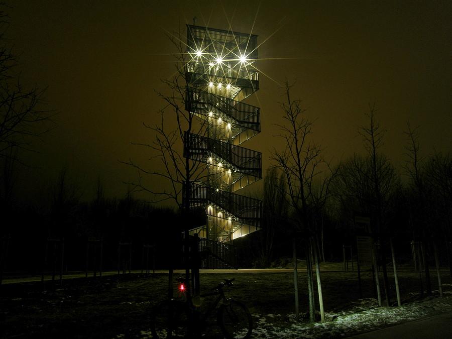 Wieczorową porą przy wieży widokowej na Szachtach