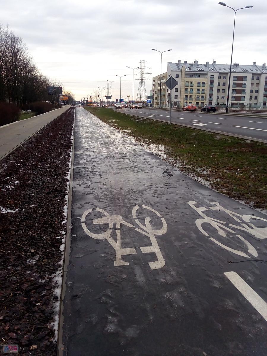 Na ddr roztapiający się śnieg