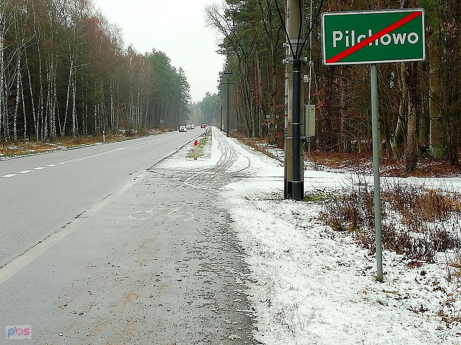 Ścieżka rowerowa w kierunku Tanowa pod śniegiem.