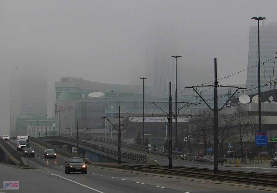 Centrum spowite smogiem