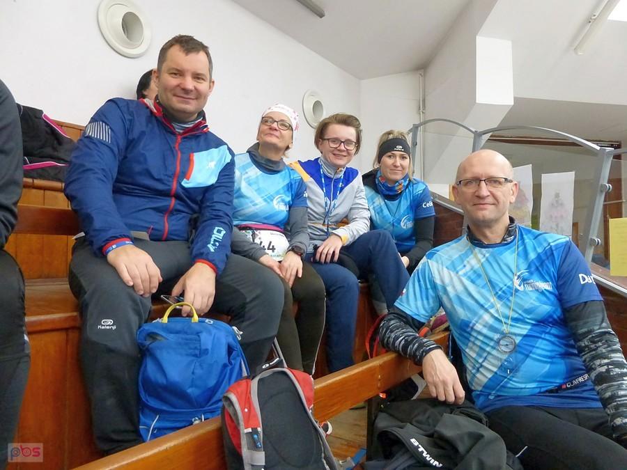 Etisoft Running Team przed startem w bazie