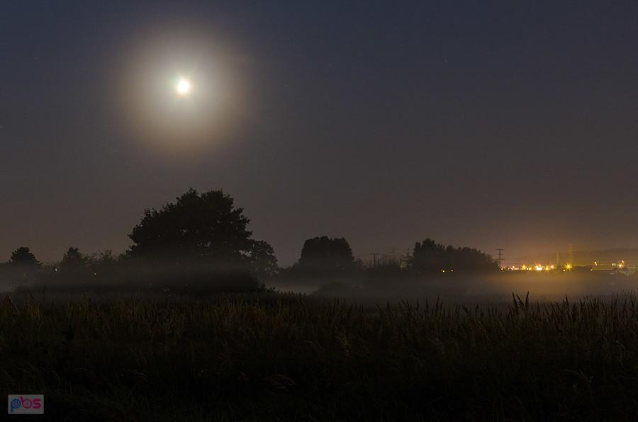 Ciepła sierpniowa noc na obrzeżach Częstochowy